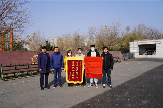 辽宁科技学院“00后”大学生勇救落水女_fororder_图片5