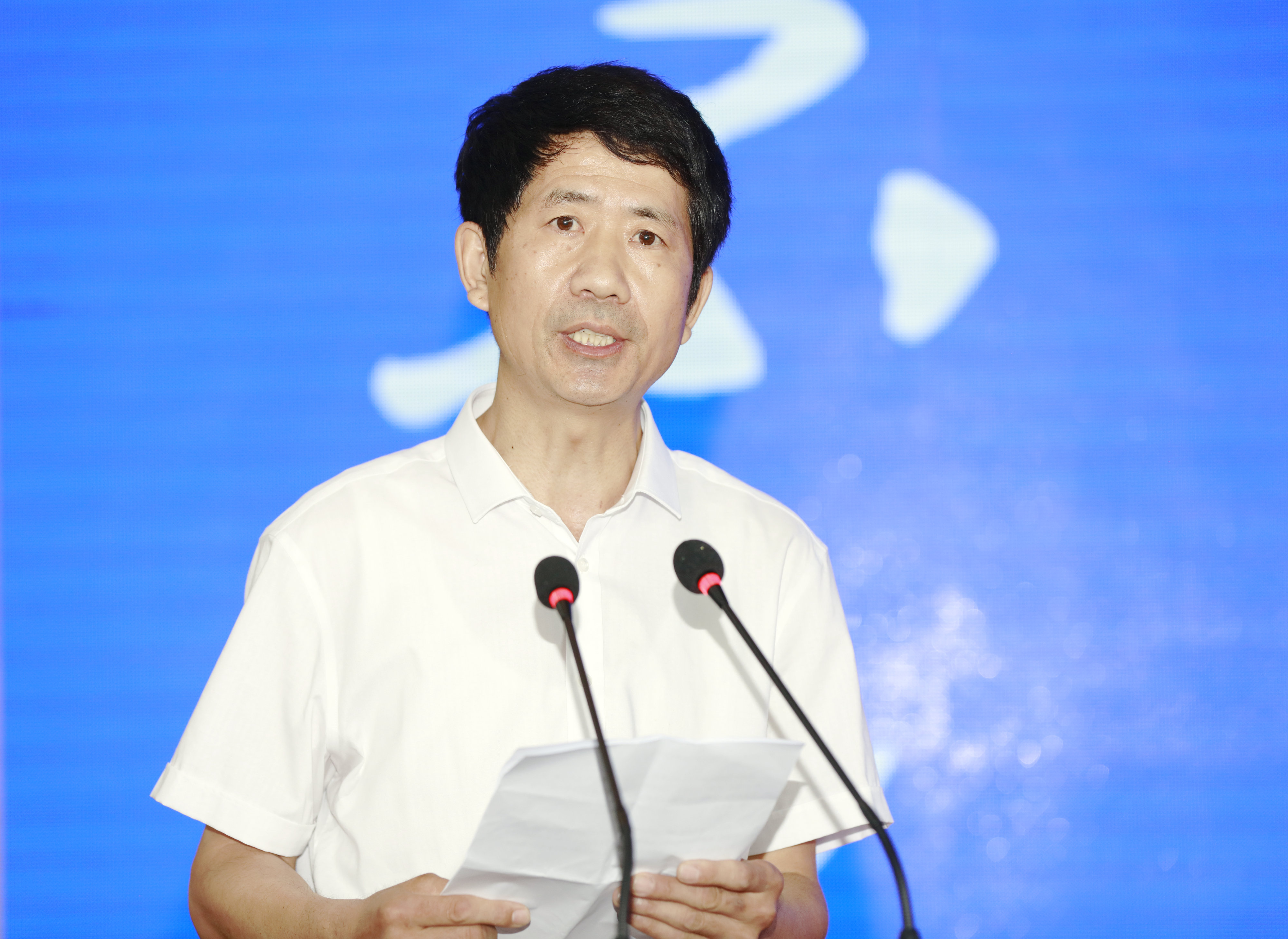 资源与土木工程学院教师张永华代表全体教师向2019届毕业生寄语.